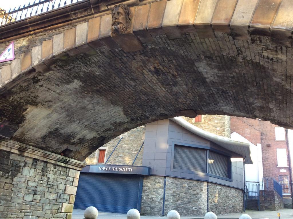 Princes House In The Walled City Derry Extérieur photo